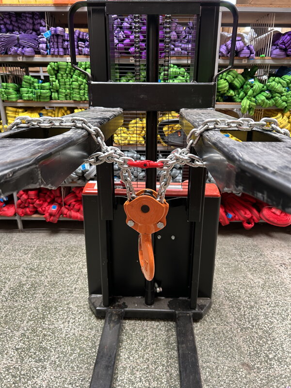 Řetězová návlačka na vidlice VZV 2000 kg